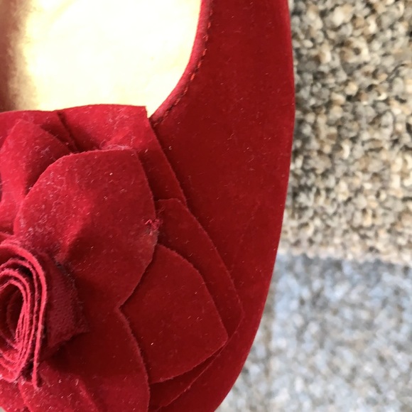 NWOT Lalla “Garden Party ” Red Rose Velvet Flats - Picture 6 of 10